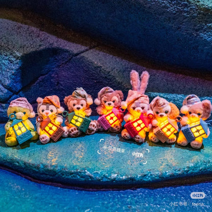 Disney迪士尼｜2024东迪秋日睡衣派对系列/Duffy和朋友们坐姿七宝提灯笼亮灯毛绒挂件/包挂