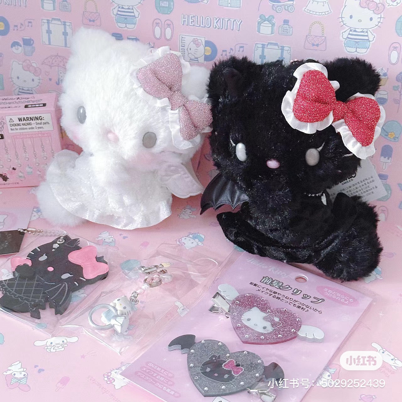 Hello kitty凯蒂猫｜Sanrio Hello Kitty Mascot Holder/ Angel and Little Devil天使恶魔挂件｜约 14.9 x 12.1 x 7.8 厘米