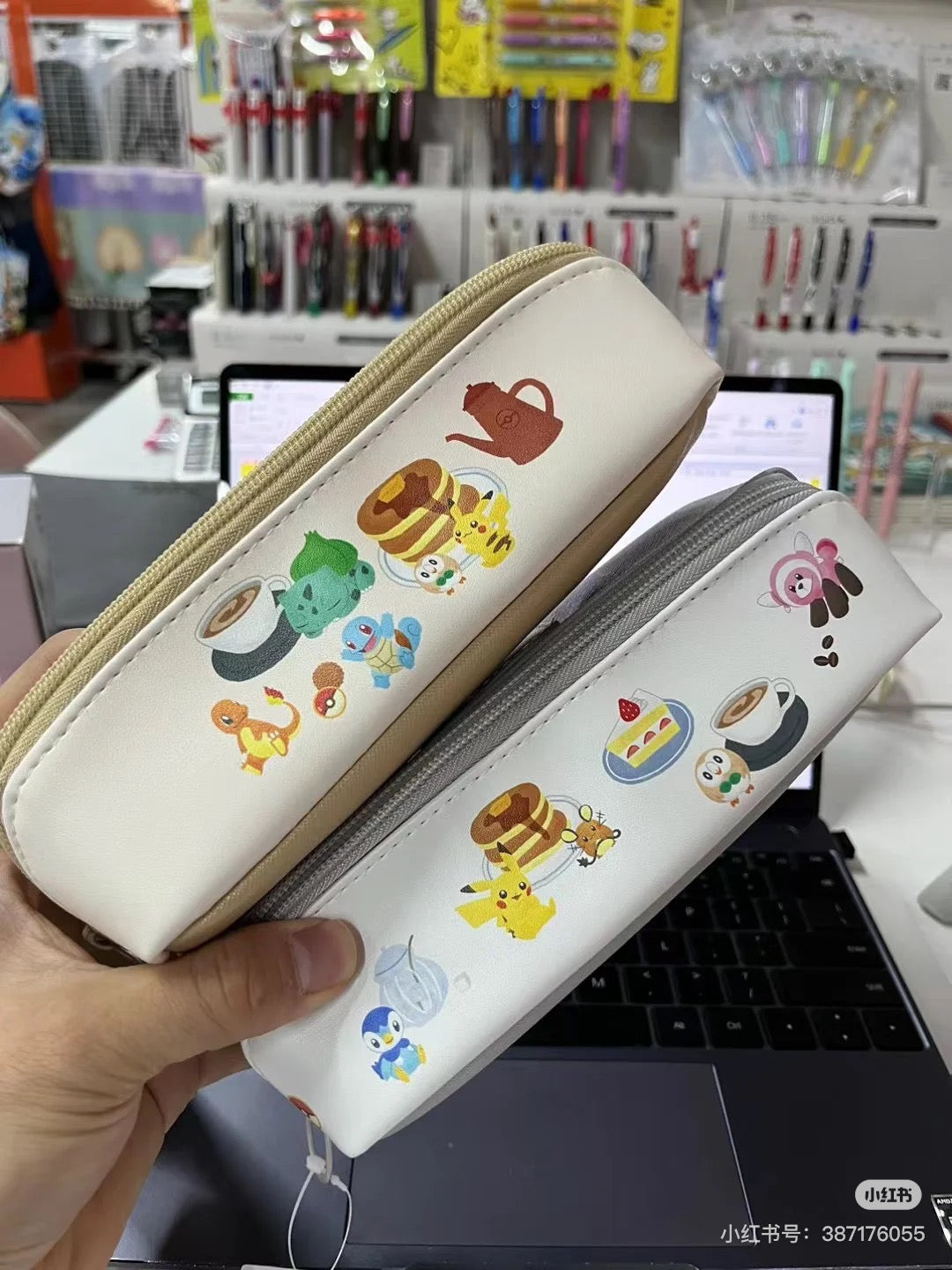 Pikachu皮卡丘｜Flat Multi Case Pouch - Cafe Time 咖啡时光皮质感扁平多用双拉链保护套/笔袋/收纳包｜约110×190×30mm