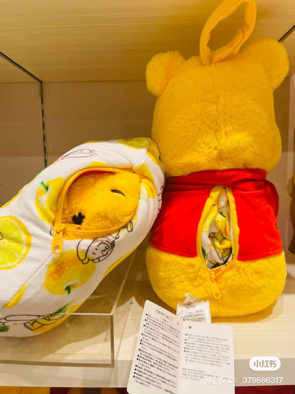 Disney｜柚子噗噗2023限定小熊维尼毛绒u型枕公仔/2way｜収納時:高さ約31×幅18×奥行き22(cm)