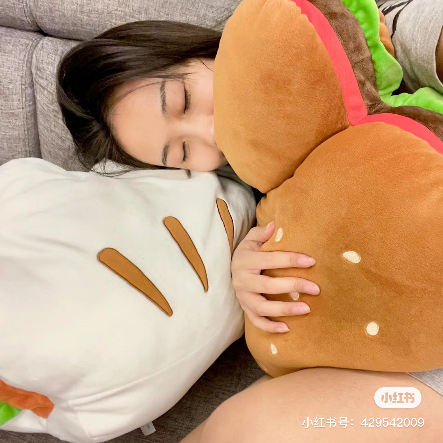 Disney迪士尼｜超可爱mochi手手汉堡抱枕