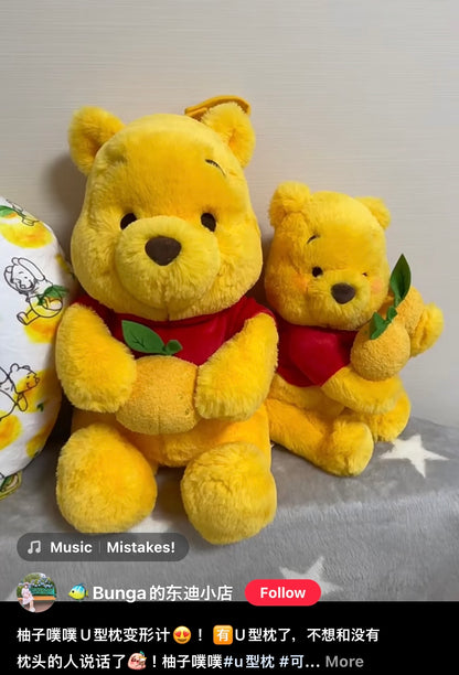 Disney｜柚子噗噗2023限定小熊维尼毛绒u型枕公仔/2way｜収納時:高さ約31×幅18×奥行き22(cm)