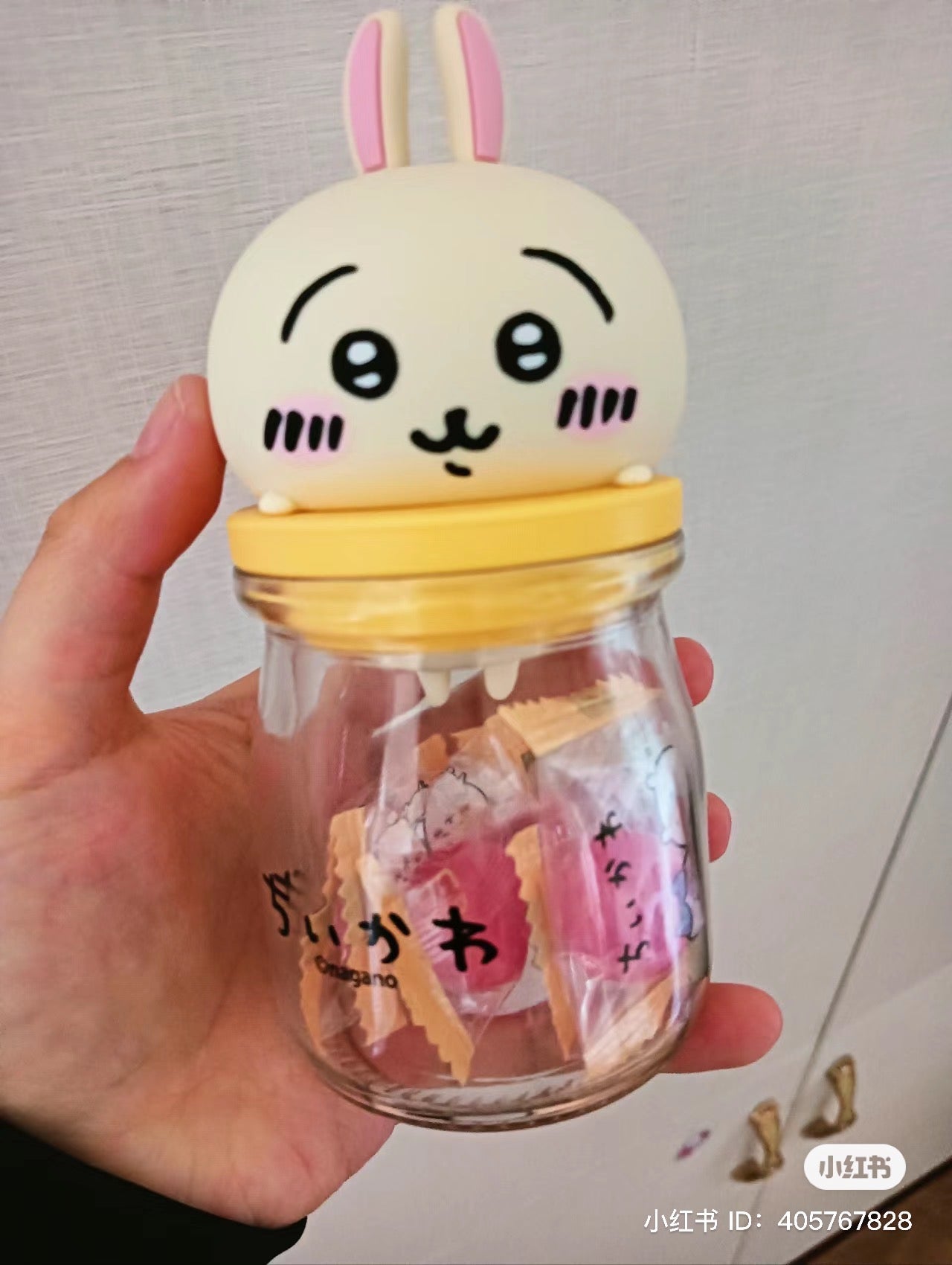 Chiikawa 吉伊卡哇｜角色大头玻璃奶瓶糖罐+糖/收纳罐/糖盖子底下还有小脚｜约H128×W65×D65mm【25.02 】