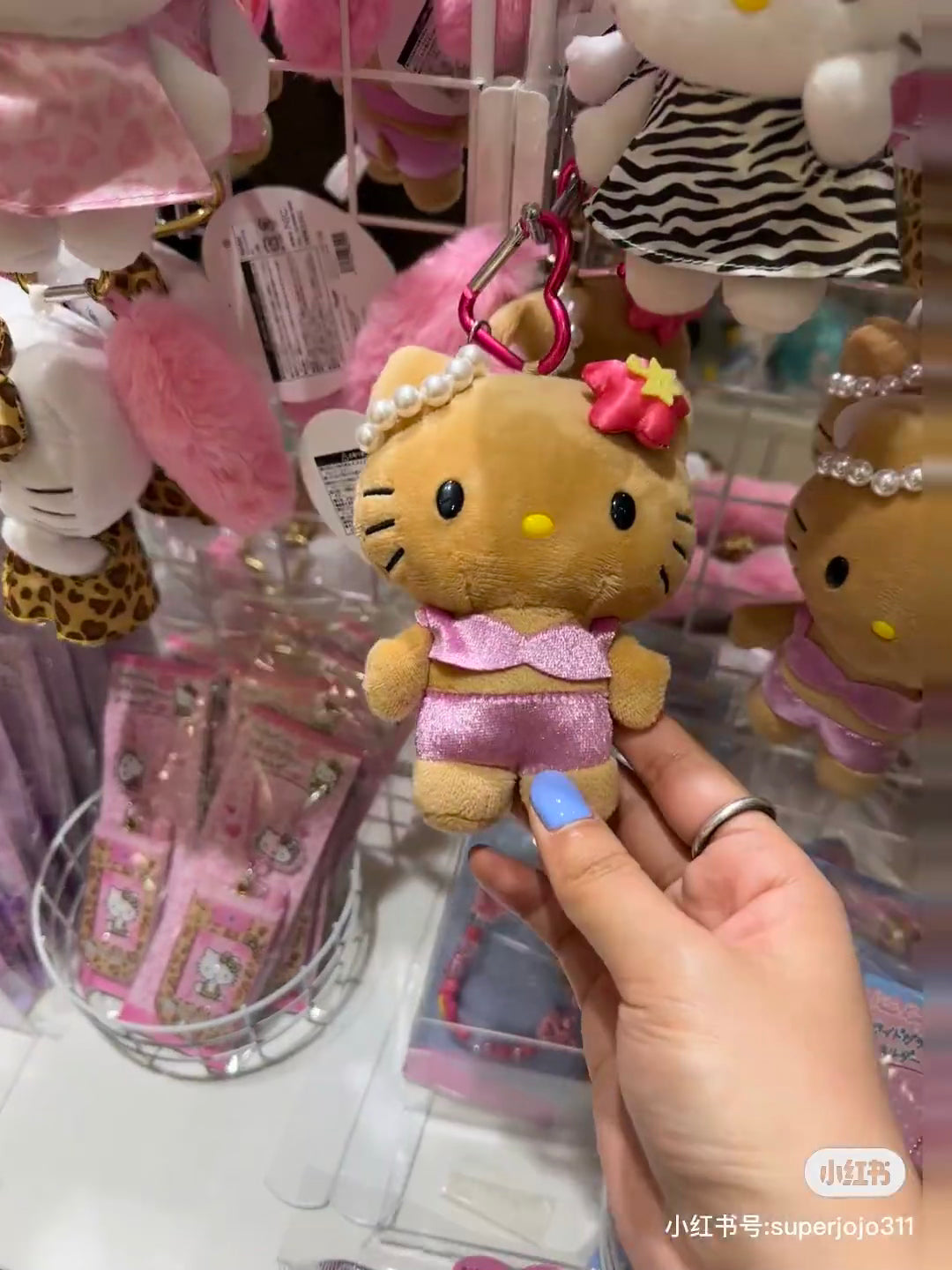 Hello Kitty凯蒂猫｜Sanrio Mascot Keychain with Tail / Gogo Gal Collection Leopard毛茸茸尾巴系列爱心扣豹纹凯蒂猫玩偶挂件/包挂｜约9.5×5.5×13.5cm