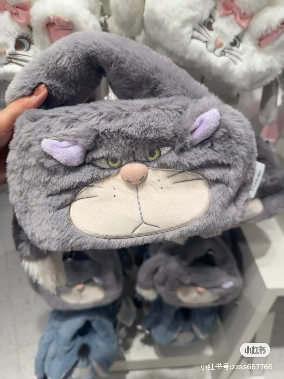 Disney迪士尼｜WINTER PARK FASHION 2 way Handbag东迪冬日限定毛茸茸两用斜挎包/手提包/收纳包｜约高13×寬23×深14（cm）