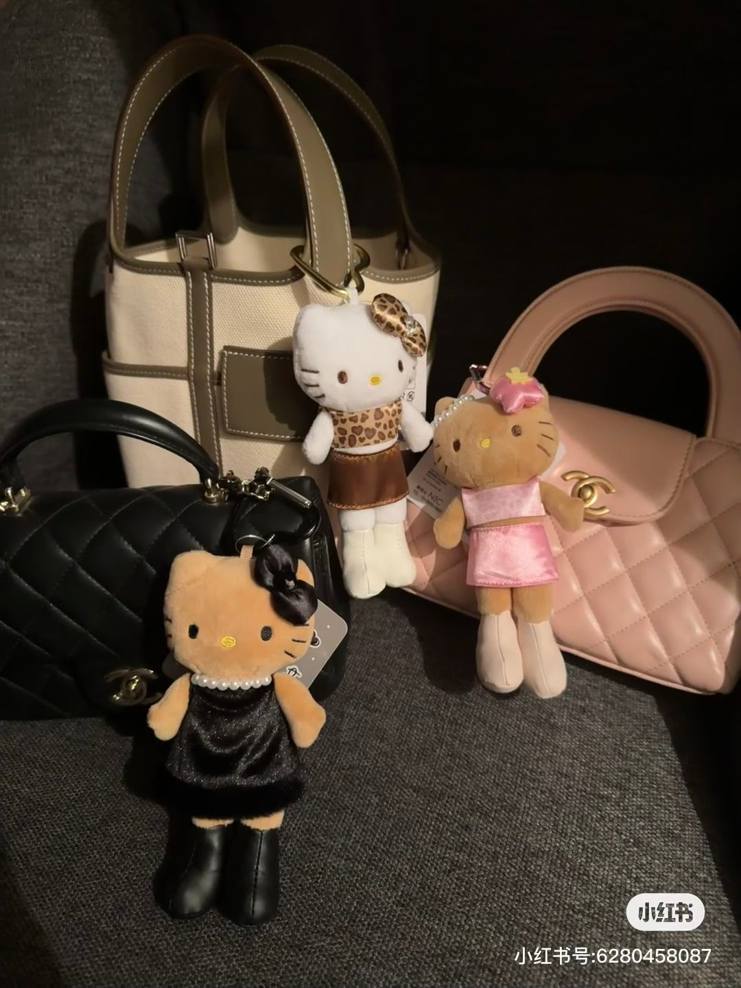 【limit 1】Hello Kitty｜Sanrio Gogo Gal Collection Mascot Holder /Plush Keychain｜7.5×4×15cm approx.
