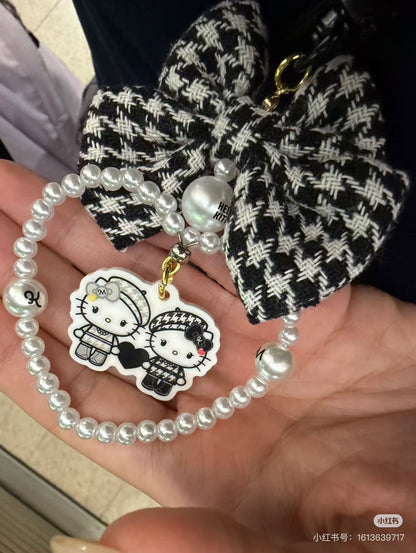 Hello Kitty｜Monochrome Girly Twin Coordinate Swaying Ribbon Charm Keychain｜7×1×5.5cm approx.