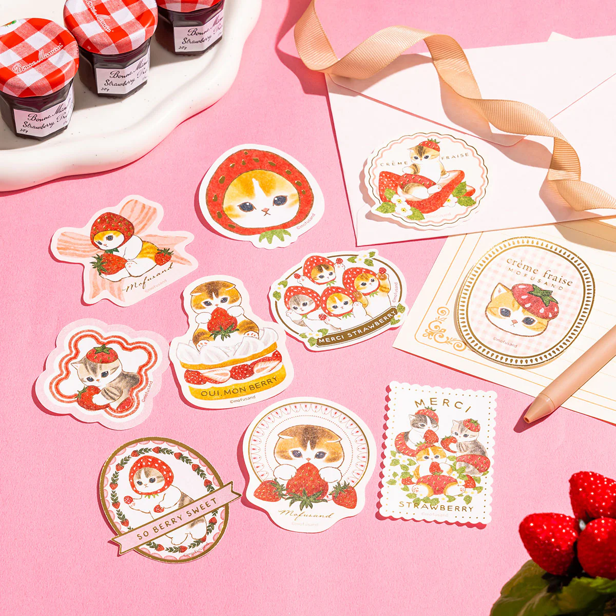 Mofusand｜Merci Strawberry Smartphone-sized Foil-Stamped Sticker｜H75×W65mm approx.