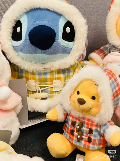Disney迪士尼｜Winter Jacket Doll东迪冬日限定格纹大衣斗篷坐姿毛绒玩偶钥匙扣挂件/包挂｜约高 14 x 宽 14 x 深 9(cm)