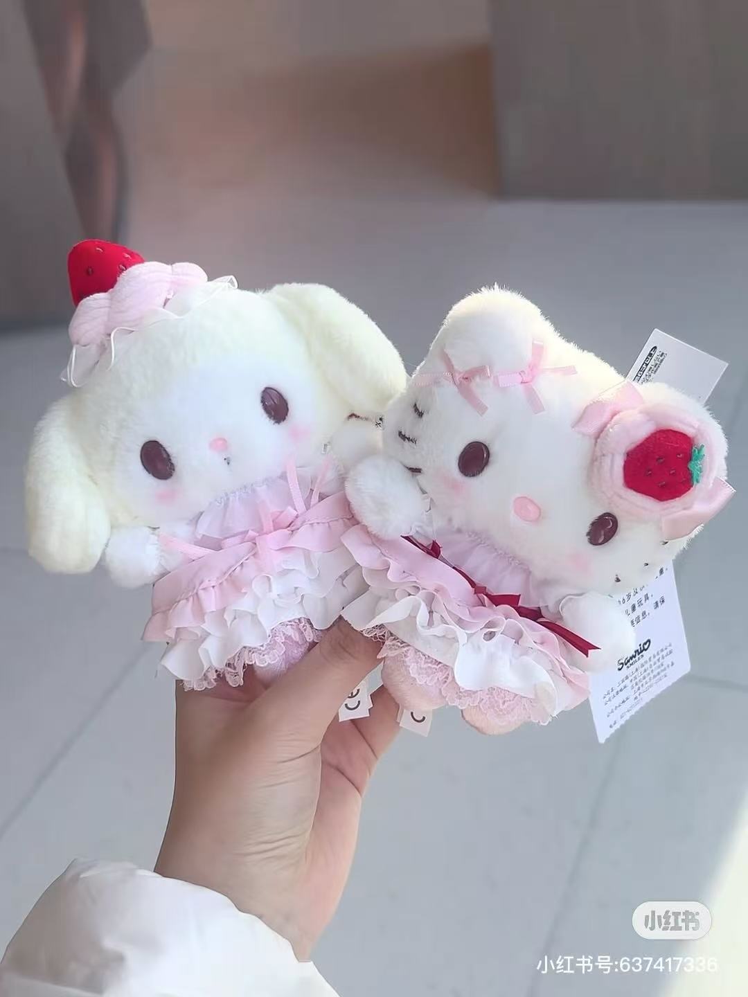 【limit 1】Sanrio｜Strawberry Whipped Cake Mascot Holder /Plush Keychain｜ 10×7.5×13.5cm approx.