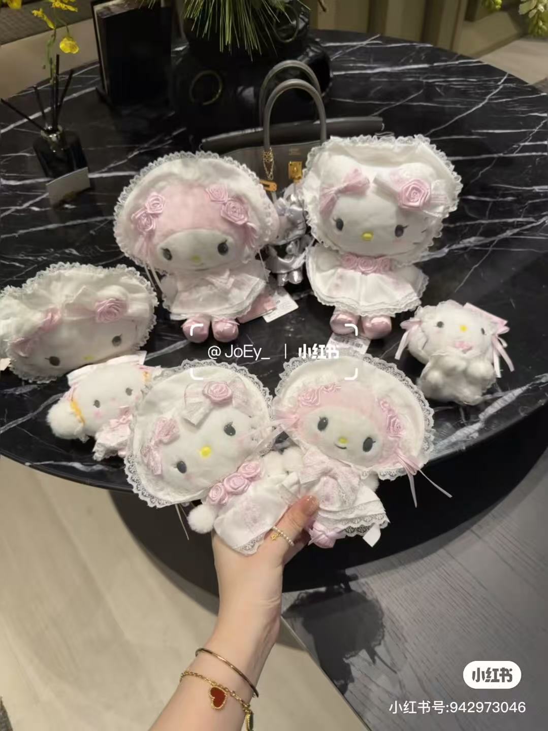 【Restock incoming】Sanrio｜White Frill Design Mascot Holder /Plush Keychain｜13.5×7.5×18cm approx.