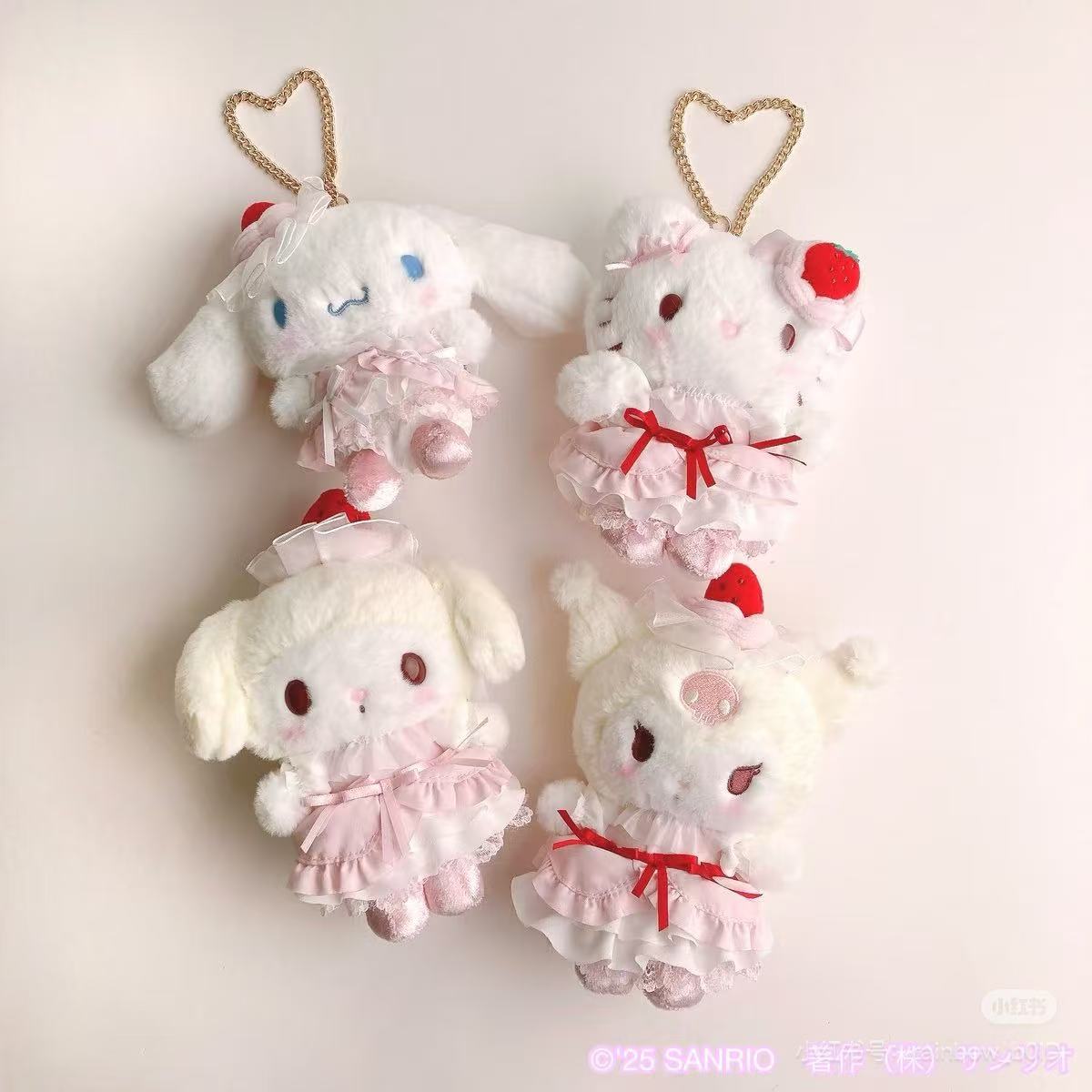 【limit 1】Sanrio｜Strawberry Whipped Cake Mascot Holder /Plush Keychain｜ 10×7.5×13.5cm approx.