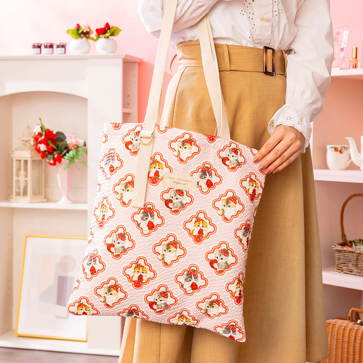 Mofusand｜Merci Strawberry Flat Tote bag｜H410 x W380mm approx.