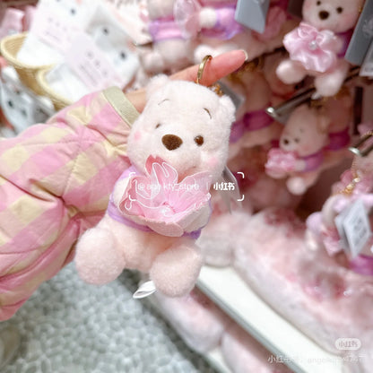 Disney迪士尼｜Cherry Blossom Sakura 2025Collection Mascot Keychain 东迪2025年限定樱花粉坐姿可爱角色毛绒玩偶钥匙扣挂件/包挂/樱花造型钥匙圈｜ 约高 12 x 宽 10 x 深 12.5 (cm)