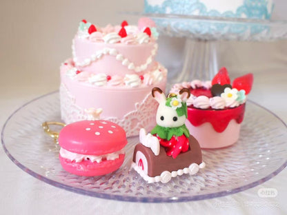 【limit 1】SylvanianFamilies｜Strawberry Anniversary Sweets Kit Baby Rabbit Calico Critters / Strawberry Keychain