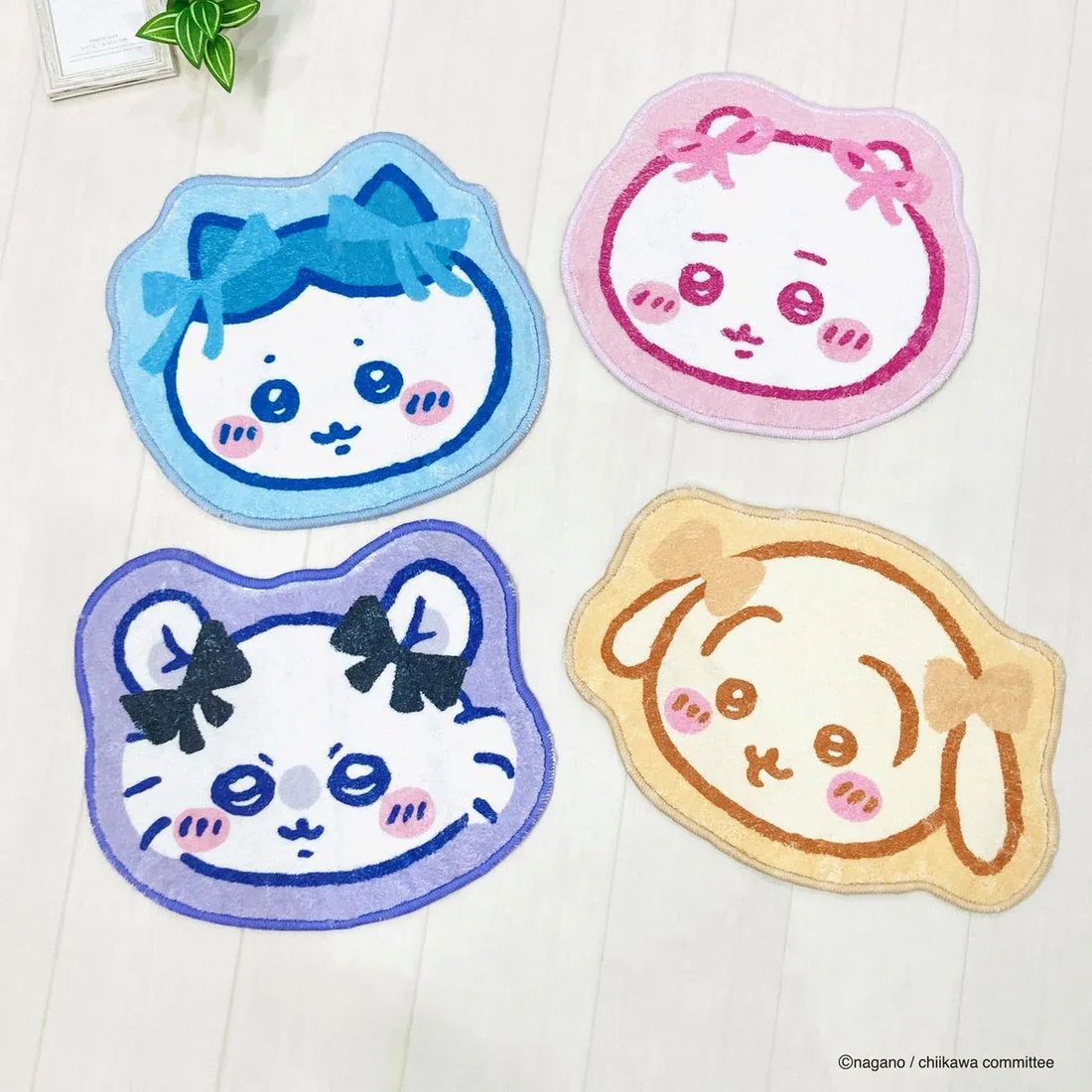 Chiikawa｜Die-cut Fluffy Floor Mat｜39×30cm approx.