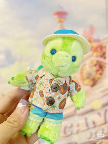 Disney迪士尼 ｜东迪夏日限定夏威夷草帽衬衫站姿Olu小龟毛绒挂件/包挂/胸针