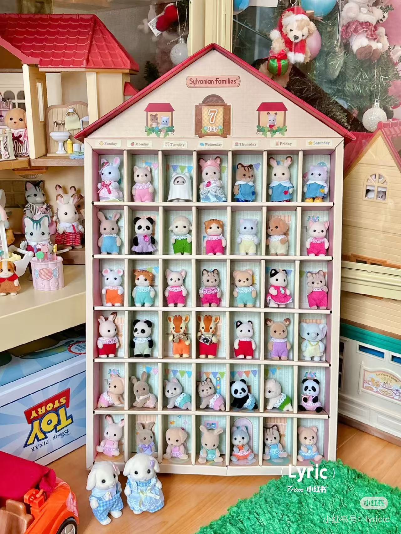 SylvanianFamilies｜Calico Critters Baby Calendar Display Shelf Rack and White Rabbit Doll