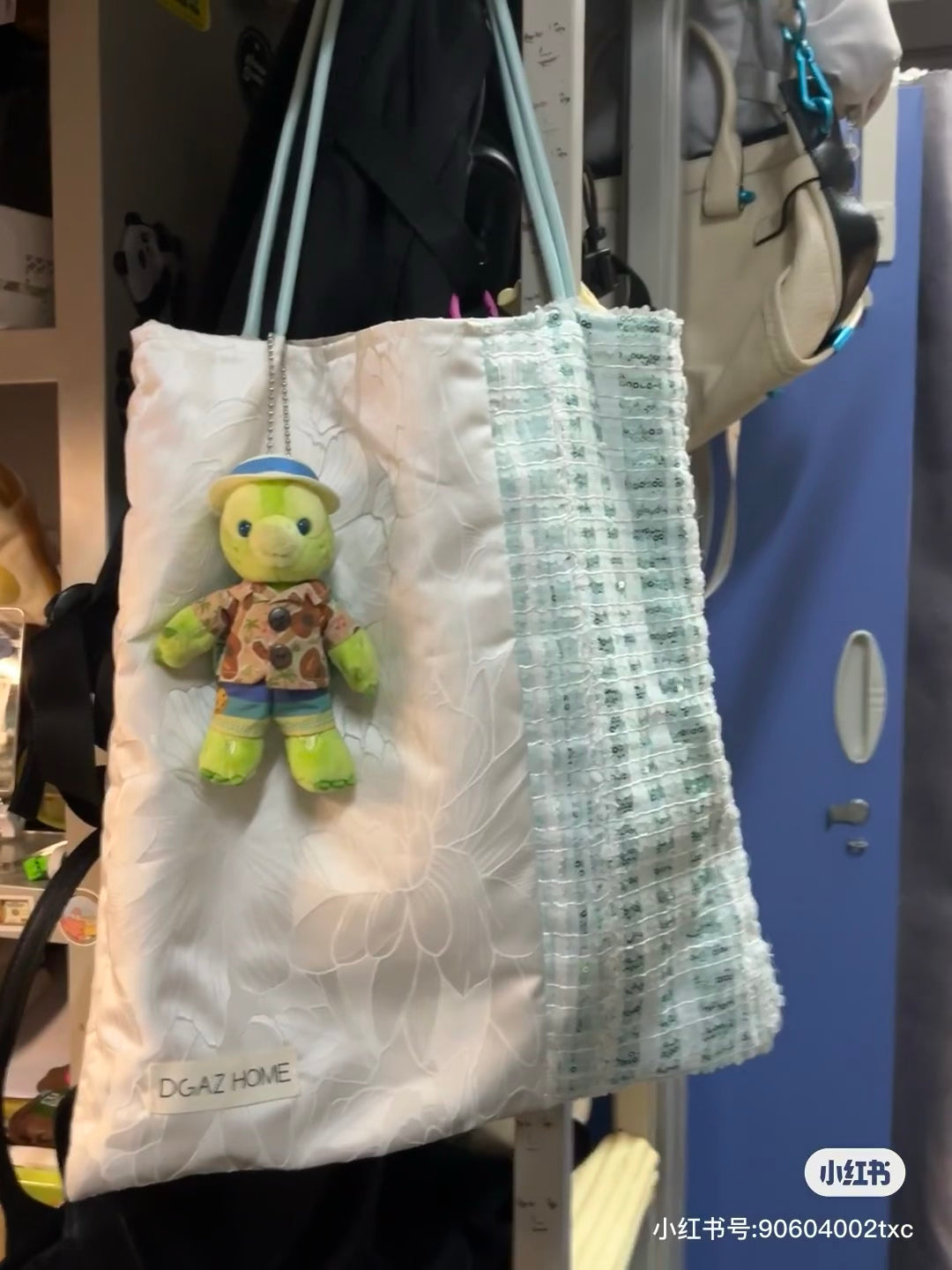 Disney迪士尼 ｜东迪夏日限定夏威夷草帽衬衫站姿Olu小龟毛绒挂件/包挂/胸针