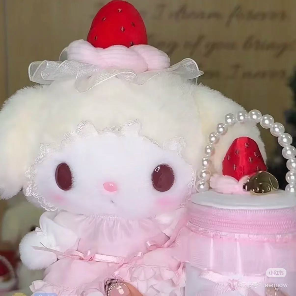 【limit 1】Sanrio｜Strawberry Whipped Cake Plush Toy &amp; Accessory Case Set