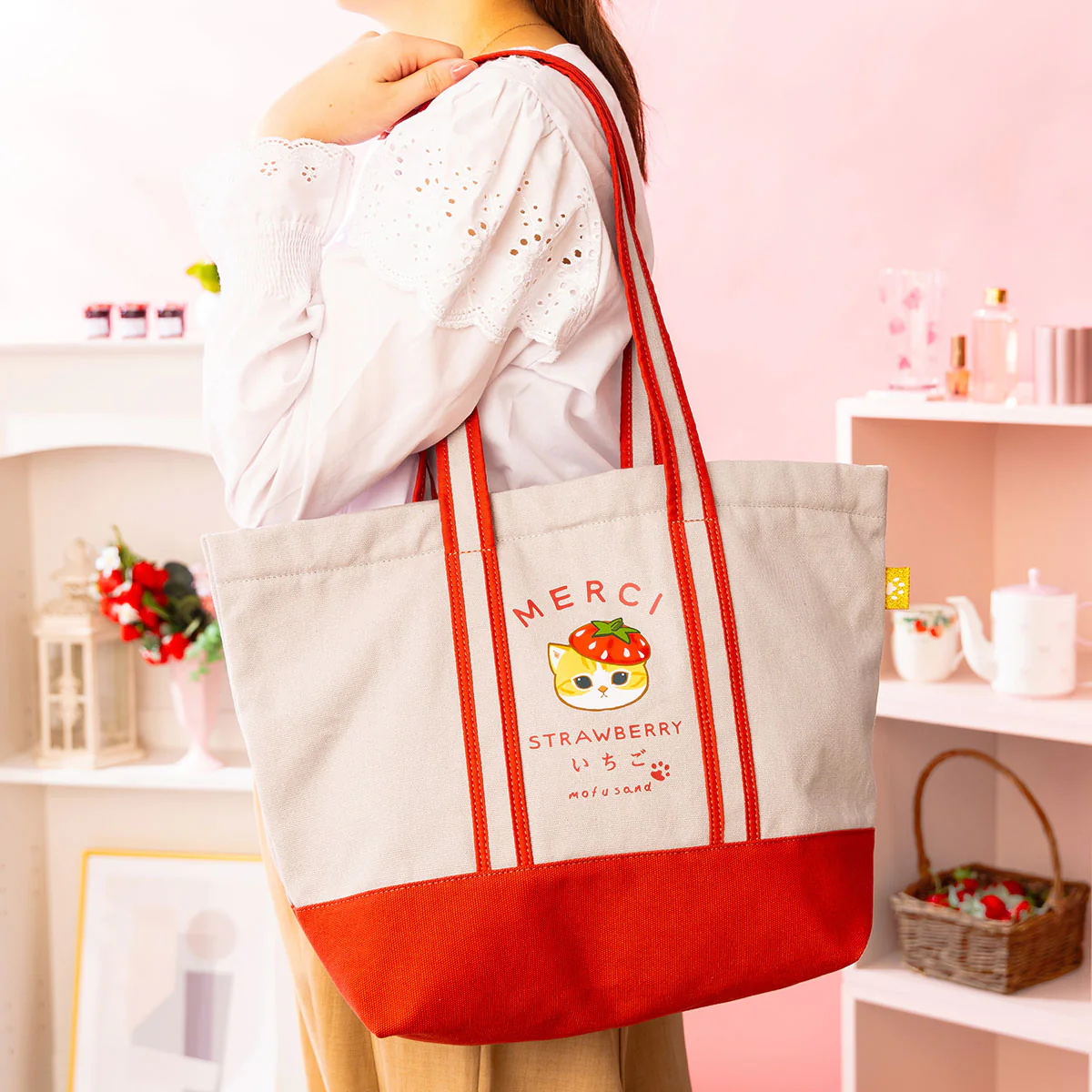 Mofusand｜Merci Strawberry Large Gusseted Tote Bag｜H330 x W445 x D145mm approx.