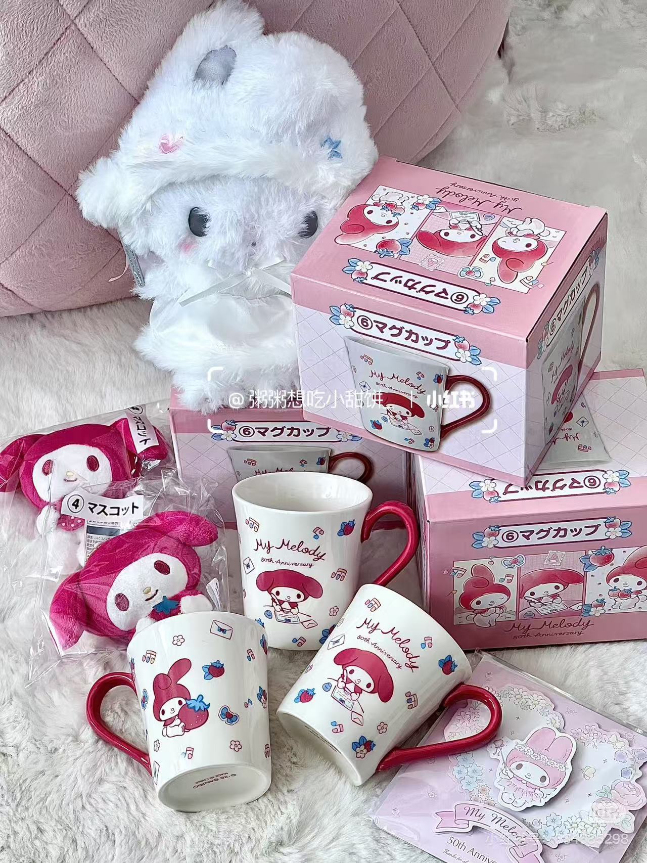 Sanrio三丽鸥｜My Melody Birthday 50th Anniversary美乐蒂50周年限定草莓一番赏/公仔/大脸玩偶手提包/玩偶挂件/松饼机/气垫梳/盘子/马克杯/化妆包/毛小毛巾/贴纸｜1次