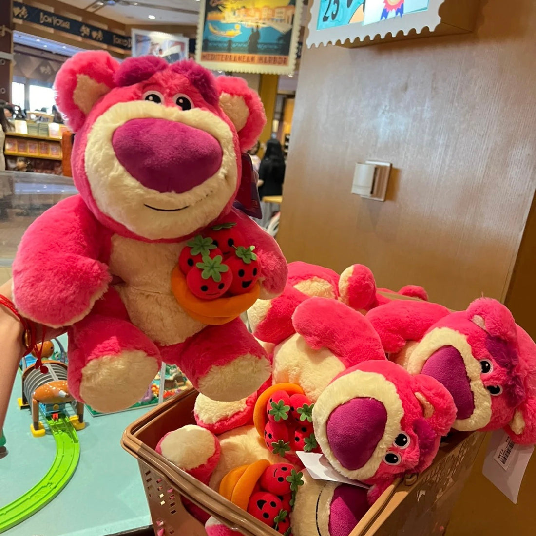 Disney｜与睡不醒/fluffy系列一样巨好摸/身上有草莓香气/采草莓酒店限定草莓熊公仔/玩偶